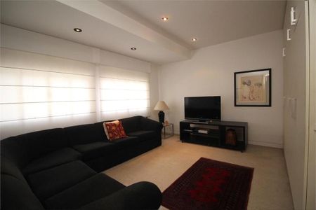 Casa à venda com 6 quartos, 435m² em Vila Cordeiro, São Paulo