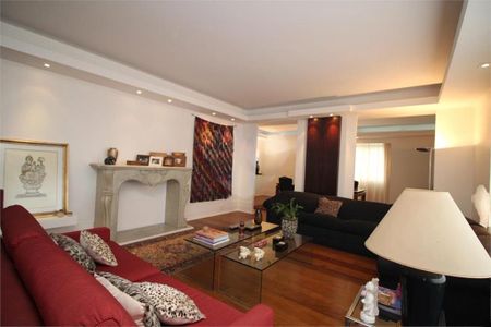 Casa à venda com 6 quartos, 435m² em Vila Cordeiro, São Paulo