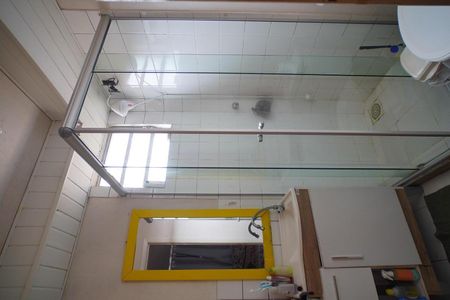Banheiro  de apartamento para alugar com 2 quartos, 39m² em Mário Quintana, Porto Alegre