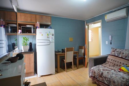 Sala de apartamento para alugar com 2 quartos, 39m² em Mário Quintana, Porto Alegre