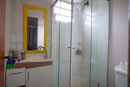 Banheiro  de apartamento para alugar com 2 quartos, 39m² em Mário Quintana, Porto Alegre