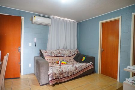Sala de apartamento para alugar com 2 quartos, 39m² em Mário Quintana, Porto Alegre