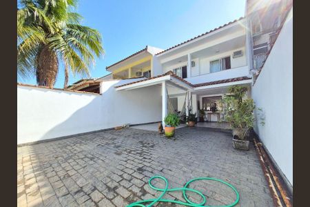 Casa à venda com 162m², 3 quartos e 2 vagas