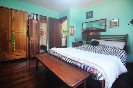 Casa à venda com 271m², 4 quartos e 4 vagas
