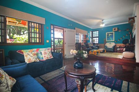 Casa à venda com 271m², 4 quartos e 4 vagas