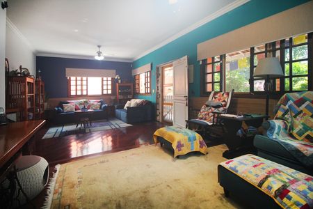 Casa à venda com 271m², 4 quartos e 4 vagas