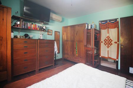 Casa à venda com 271m², 4 quartos e 4 vagas