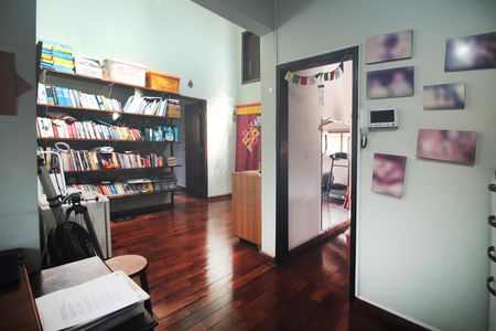 Casa à venda com 271m², 4 quartos e 4 vagas
