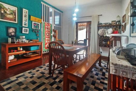 Casa à venda com 271m², 4 quartos e 4 vagas