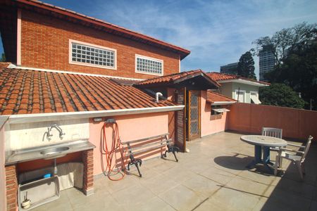 Casa à venda com 271m², 4 quartos e 4 vagas