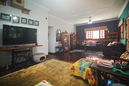 Casa à venda com 271m², 4 quartos e 4 vagas