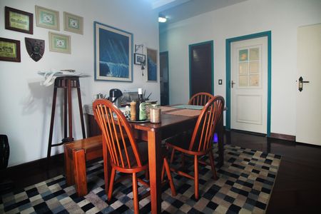 Casa à venda com 271m², 4 quartos e 4 vagas