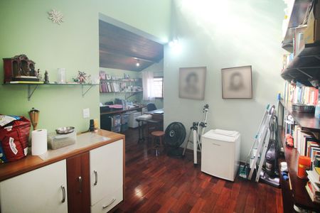 Casa à venda com 271m², 4 quartos e 4 vagas