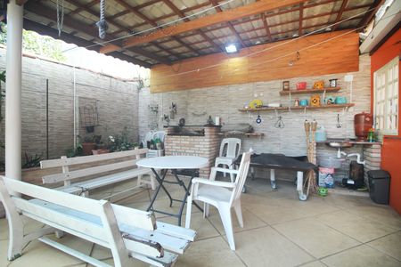 Casa à venda com 271m², 4 quartos e 4 vagas