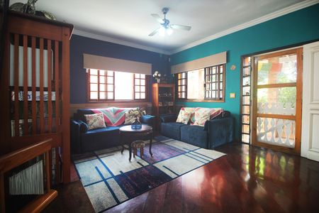Casa à venda com 271m², 4 quartos e 4 vagas