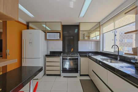 Apartamento à venda com 243m², 4 quartos e 5 vagas