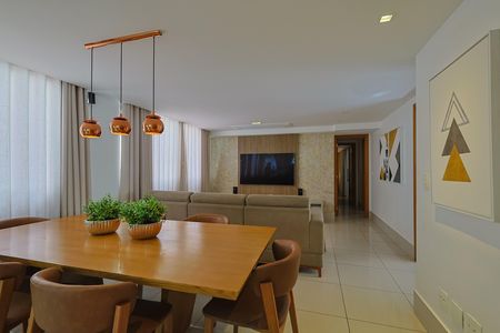 Apartamento à venda com 243m², 4 quartos e 5 vagas
