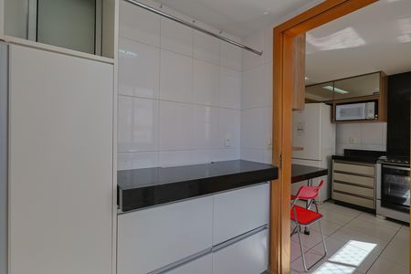 Apartamento à venda com 243m², 4 quartos e 5 vagas