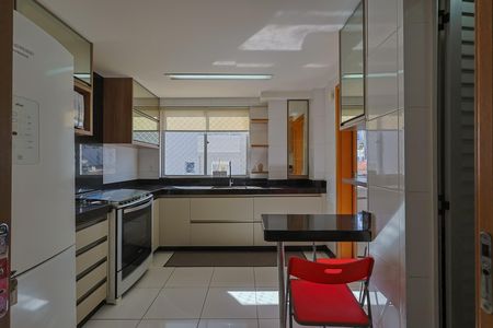 Apartamento à venda com 243m², 4 quartos e 5 vagas