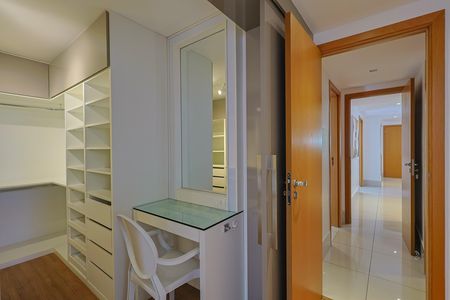 Apartamento à venda com 243m², 4 quartos e 5 vagas