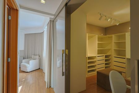 Apartamento à venda com 243m², 4 quartos e 5 vagas
