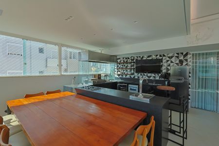 Apartamento à venda com 243m², 4 quartos e 5 vagas