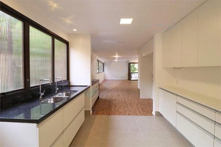 Apartamento à venda com 258m², 3 quartos e 3 vagas