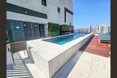 Apartamento à venda com 24m², 1 quarto e sem vaga Apartamento à venda com 24m², 1 quarto e sem vagaÁrea comum - Piscina