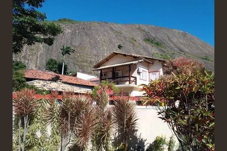 Casa à venda com 206m², 3 quartos e 3 vagas