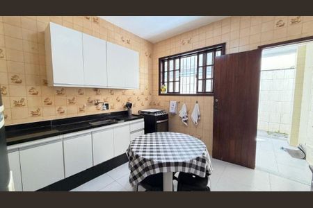 Casa à venda com 301m², 3 quartos e 3 vagas