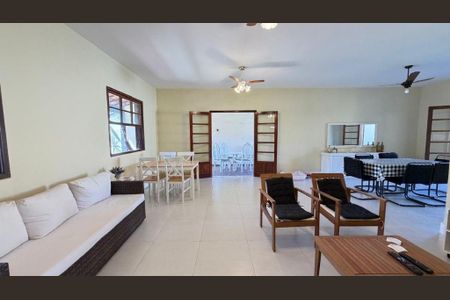 Casa à venda com 3 quartos, 240m² em Camboinhas, Niterói