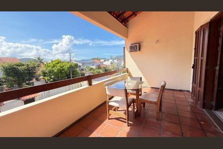 Casa à venda com 301m², 3 quartos e 3 vagas
