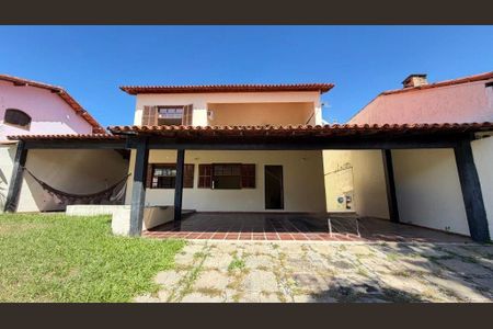 Casa à venda com 301m², 3 quartos e 3 vagas