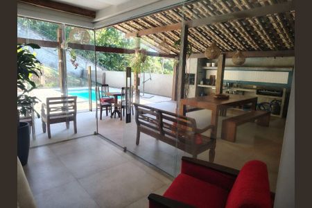 Casa à venda com 4 quartos, 418m² em Vila Progresso, Niterói