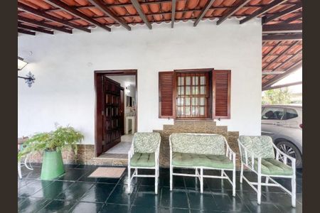 Casa à venda com 4 quartos, 243m² em Matapaca, Niterói