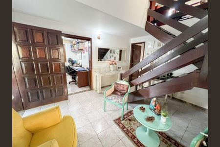Casa à venda com 4 quartos, 243m² em Matapaca, Niterói
