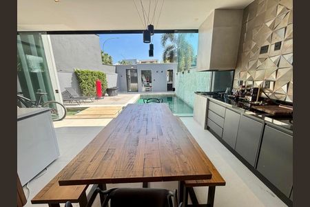 Casa à venda com 450m², 4 quartos e 2 vagas