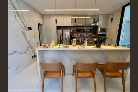 Casa à venda com 450m², 4 quartos e 2 vagas