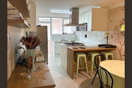 Casa à venda com 329m², 3 quartos e 5 vagas