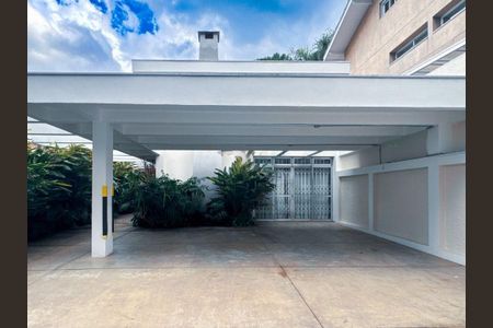 Casa à venda com 329m², 3 quartos e 5 vagas