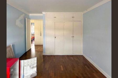Casa à venda com 329m², 3 quartos e 5 vagas