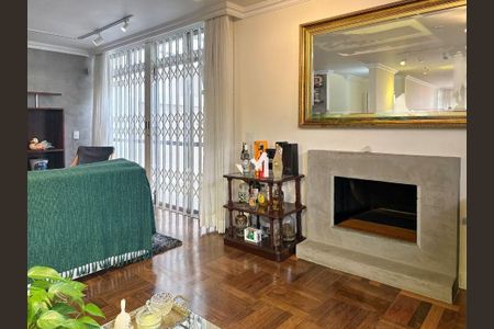 Casa à venda com 329m², 3 quartos e 5 vagas