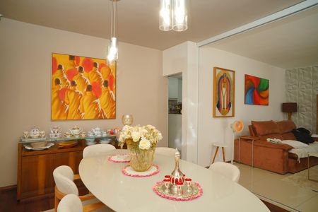 Casa para alugar com 330m², 3 quartos e 3 vagas Casa para alugar com 330m², 3 quartos e 3 vagasSala de Jantar