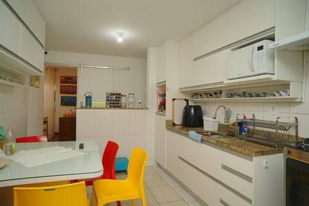 Casa para alugar com 330m², 3 quartos e 3 vagas Casa para alugar com 330m², 3 quartos e 3 vagasCozinha