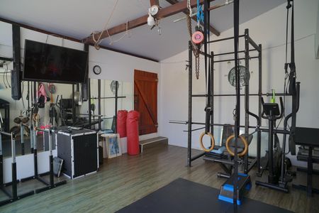 Casa para alugar com 330m², 3 quartos e 3 vagas Casa para alugar com 330m², 3 quartos e 3 vagasAcademia