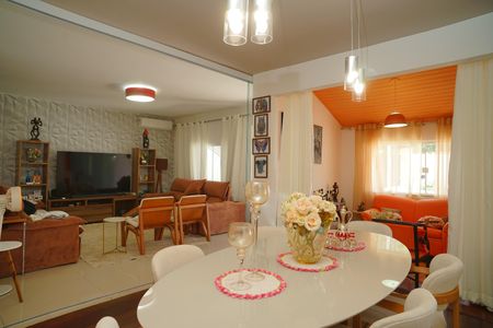 Casa para alugar com 330m², 3 quartos e 3 vagas Casa para alugar com 330m², 3 quartos e 3 vagasSala de Jantar