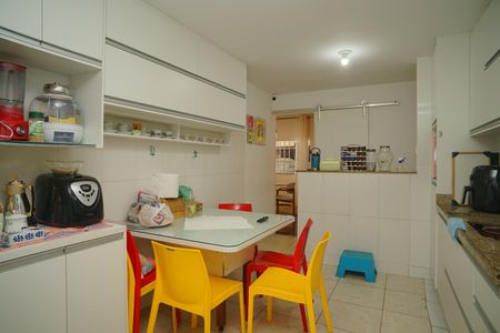 Casa para alugar com 330m², 3 quartos e 3 vagas Casa para alugar com 330m², 3 quartos e 3 vagasCozinha