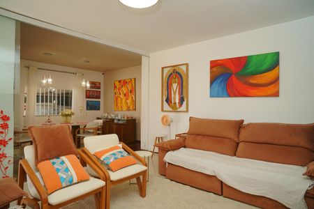 Casa para alugar com 330m², 3 quartos e 3 vagas Casa para alugar com 330m², 3 quartos e 3 vagasSala
