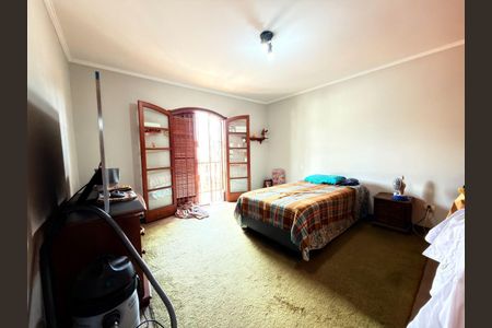 Casa à venda com 5 quartos, 207m² em Jardim Pinheiros, São Paulo