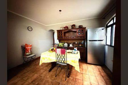 Casa à venda com 5 quartos, 207m² em Jardim Pinheiros, São Paulo